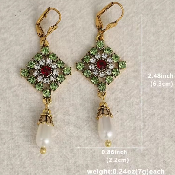 Vintage Gold and Green Dangle Earrings - Picture 2 of 2